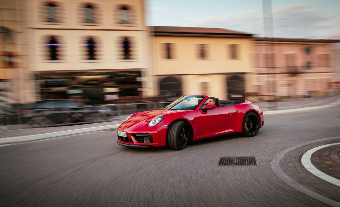 porsche-911-carrera-gts-front