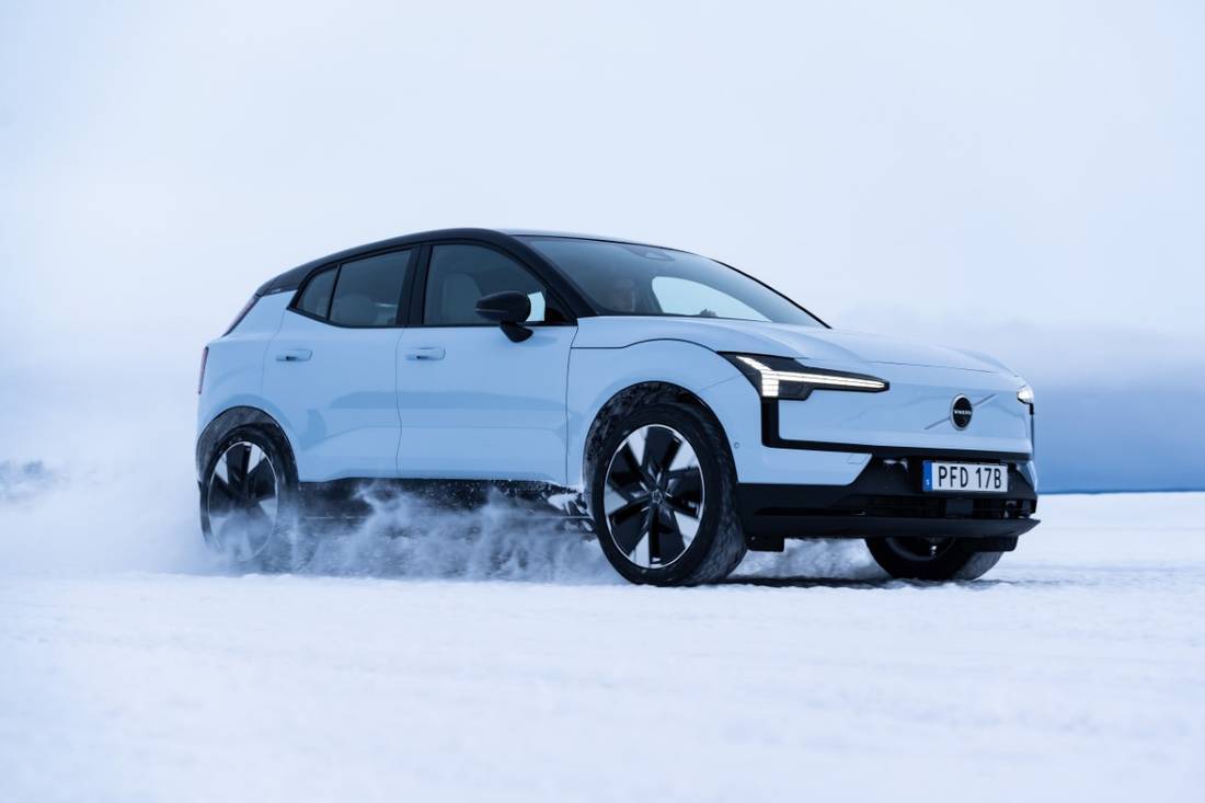 326762_Volvo_EX30_Cloud_Blue