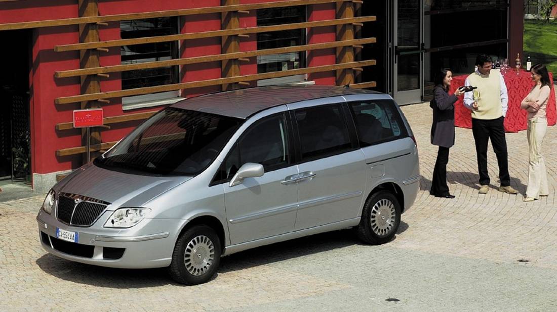lancia-phedra-front