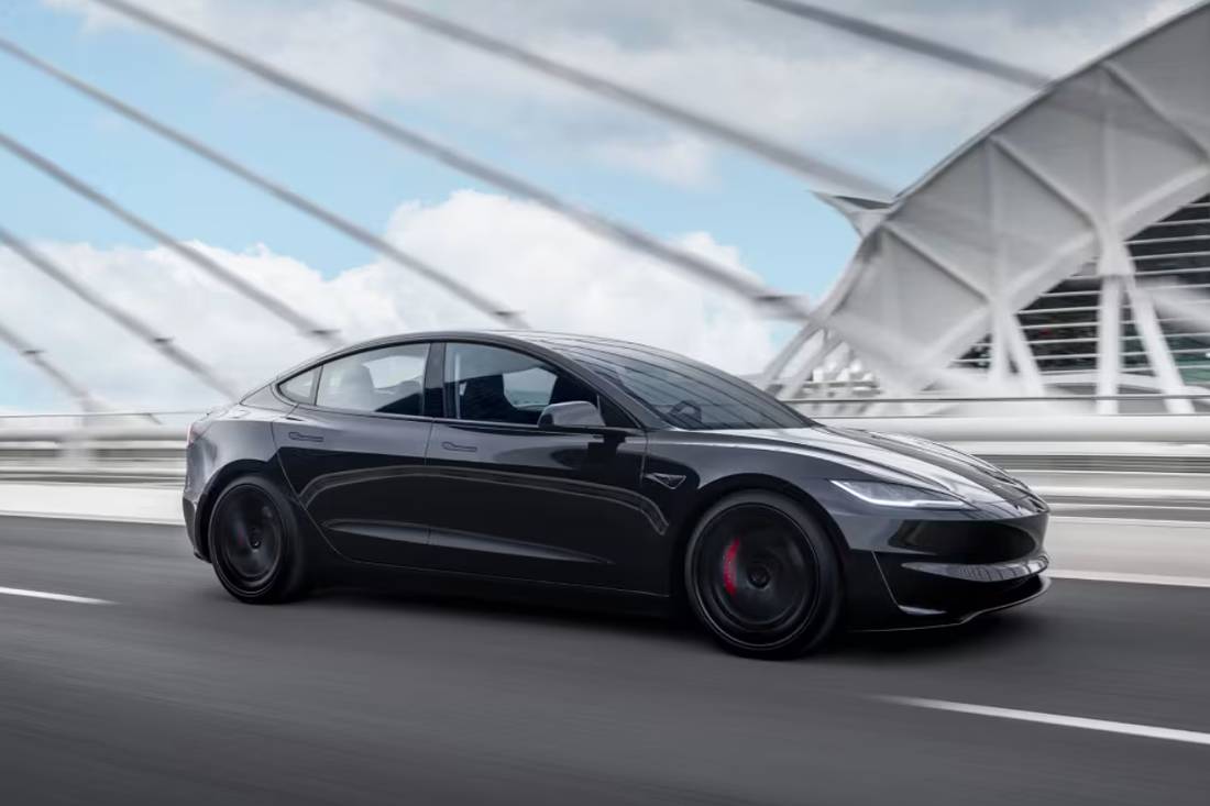 Tesla-Model-3-Performance-2024 03