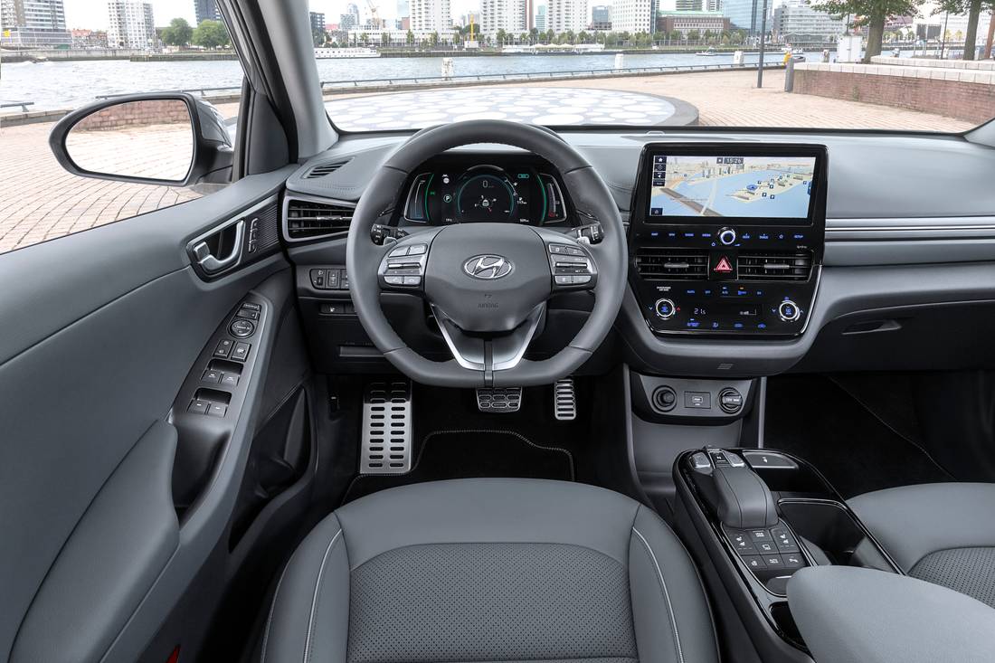 Hyundai+IONIQ+Electric+-+Electric+Shadow+(15)