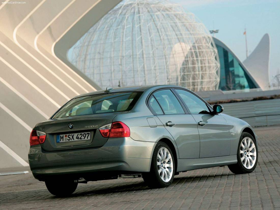 BMW-320d-2006-1600-0a.jpg