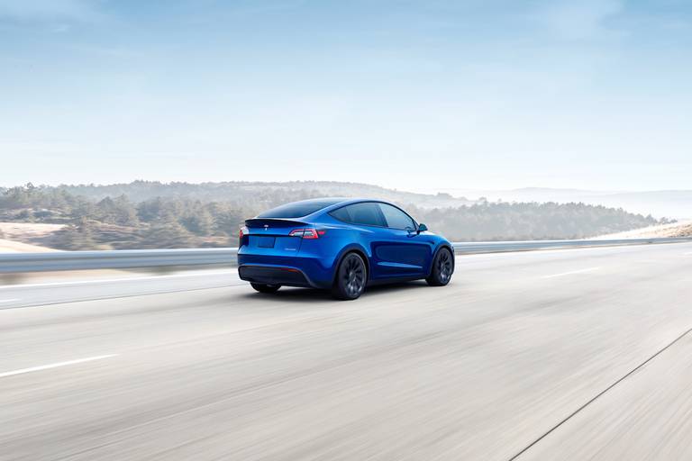 AS24 Tesla Model Y 2021 rijdend achter