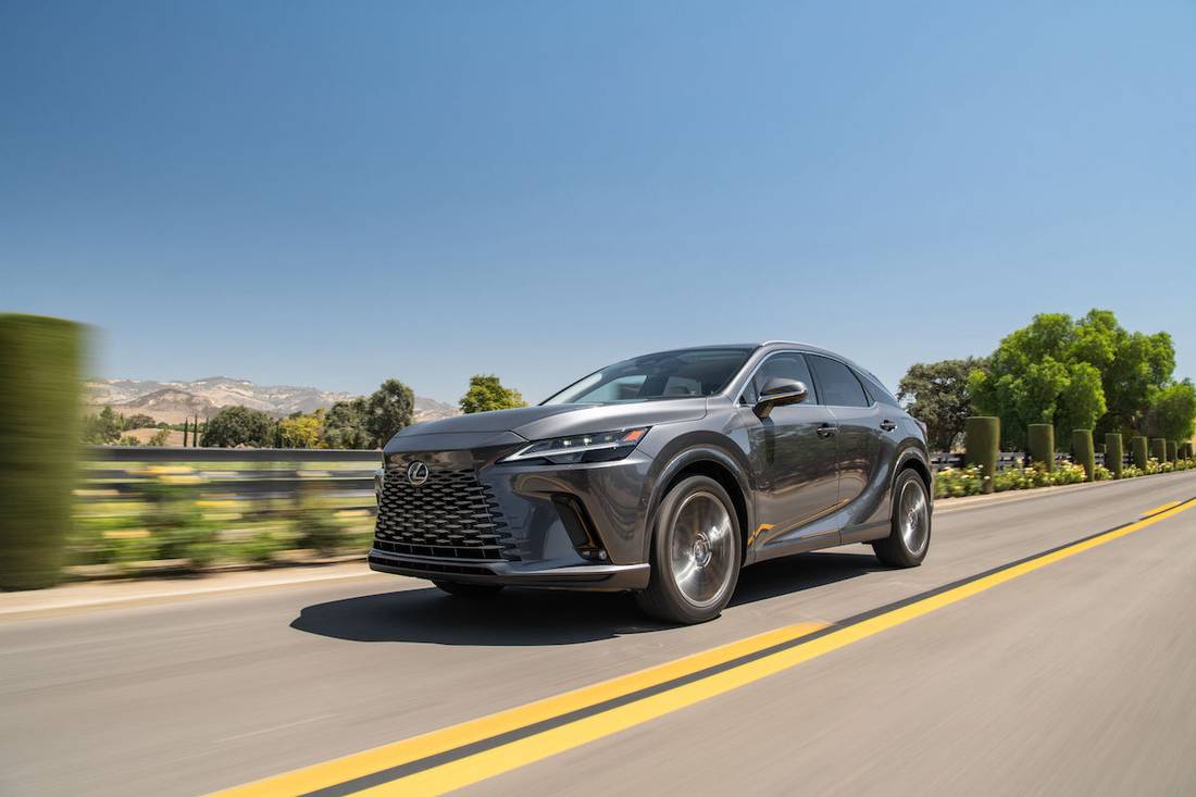 Lexus RX 450h+ (2023) banner