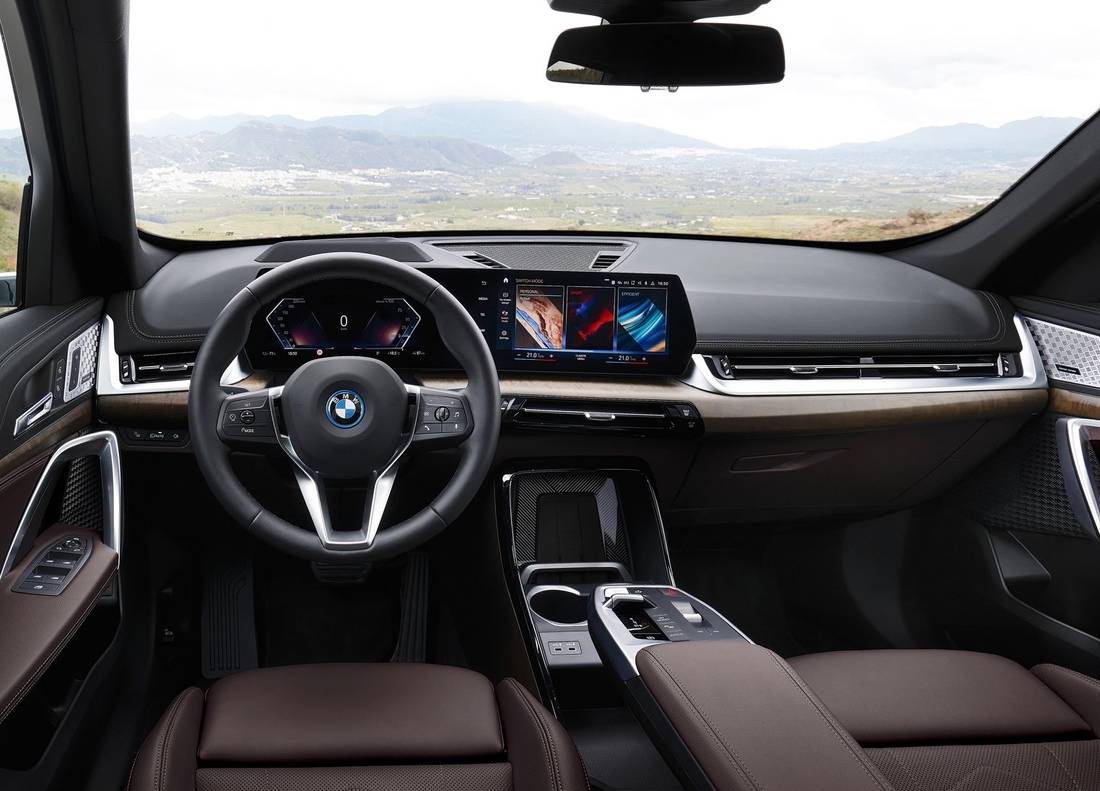 bmw-ix1-interior