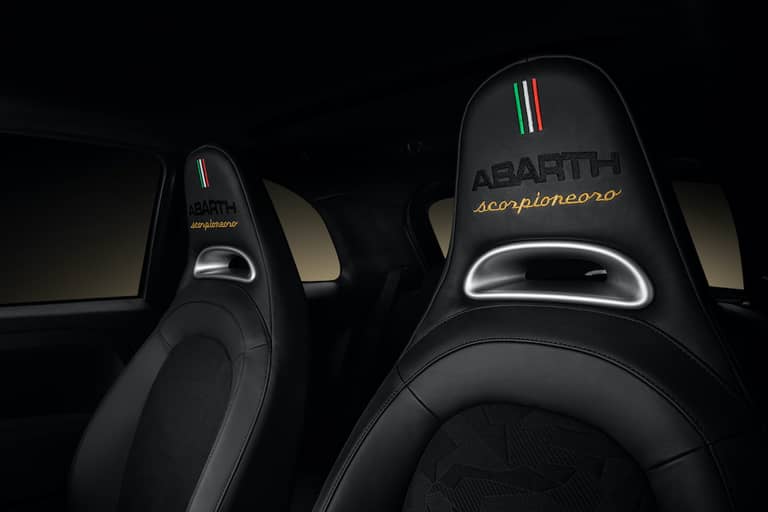 AS24 News Abarth interieur