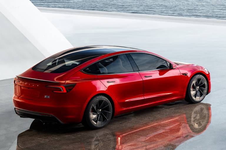 Tesla-Model-3-Performance-2024 01
