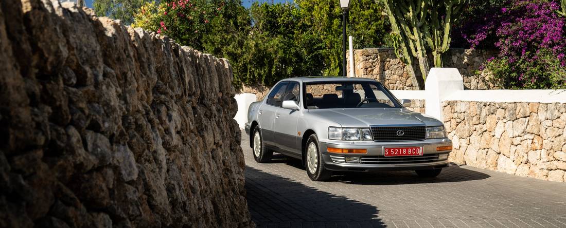 1st Gen Lexus LS Static 03