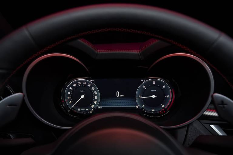 Alfa Romeo Giulia (2023) dashboard detail