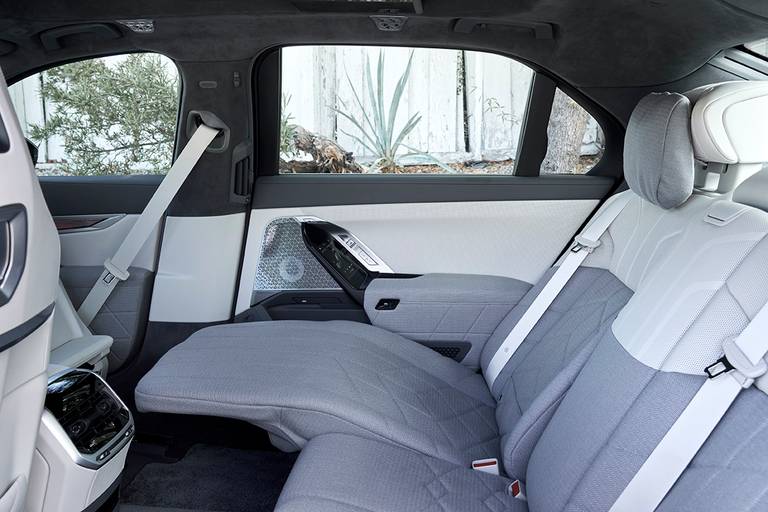 BMW-750e-review 07