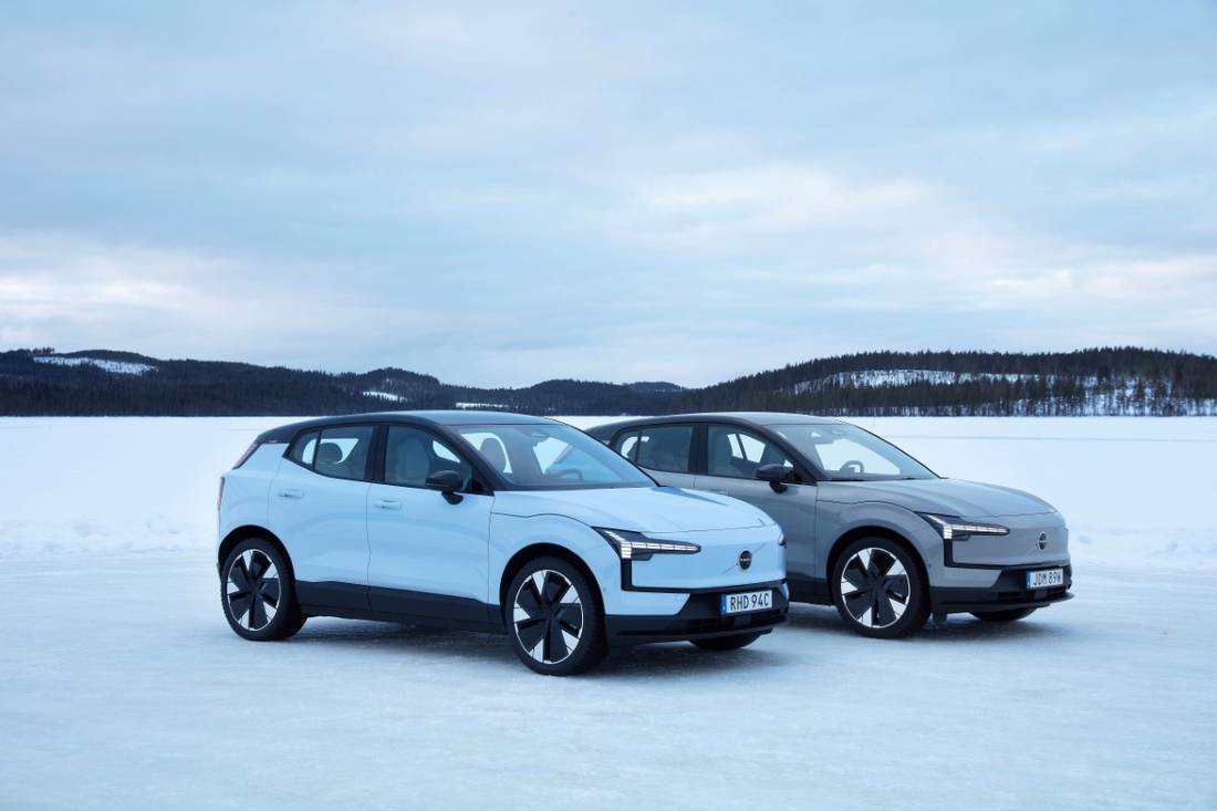 326706_Volvo_EX30_Cloud_Blue_Vapour_Grey