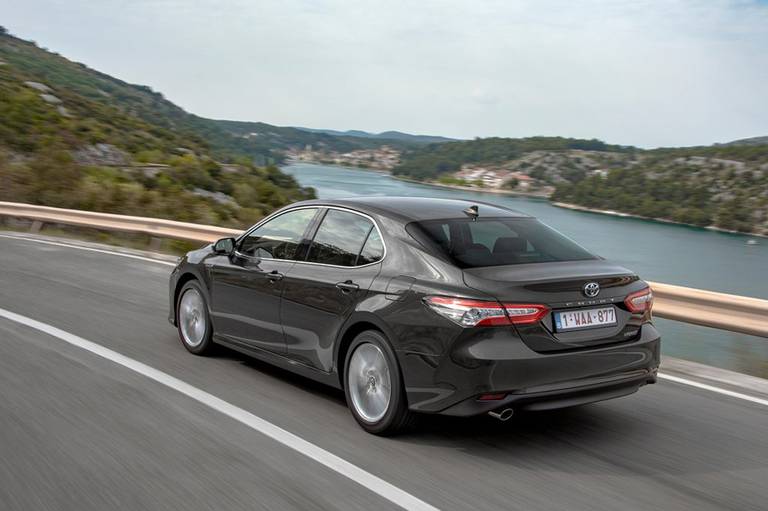 Toyota-Camry Hybrid EU-Version-2019-1024-32