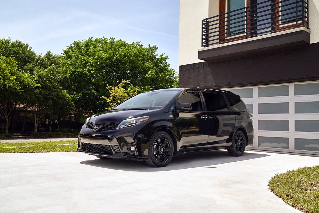 2020_Toyota_Sienna_Nightshade_01_01ED938E20CF425100511A9632F2877FBEBA5C08.jpg