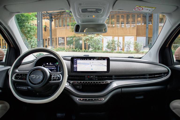 AS24 Fiat 500e 3+1 2021 dashboard