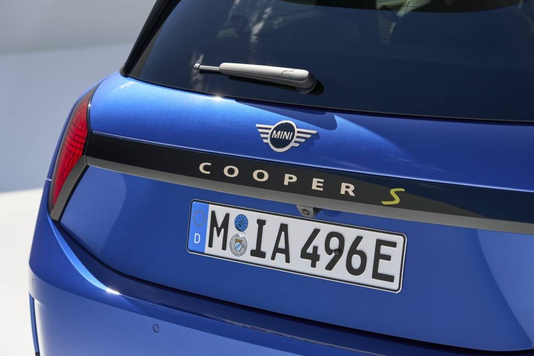 P90518450_highRes_mini-cooper-se-09-20