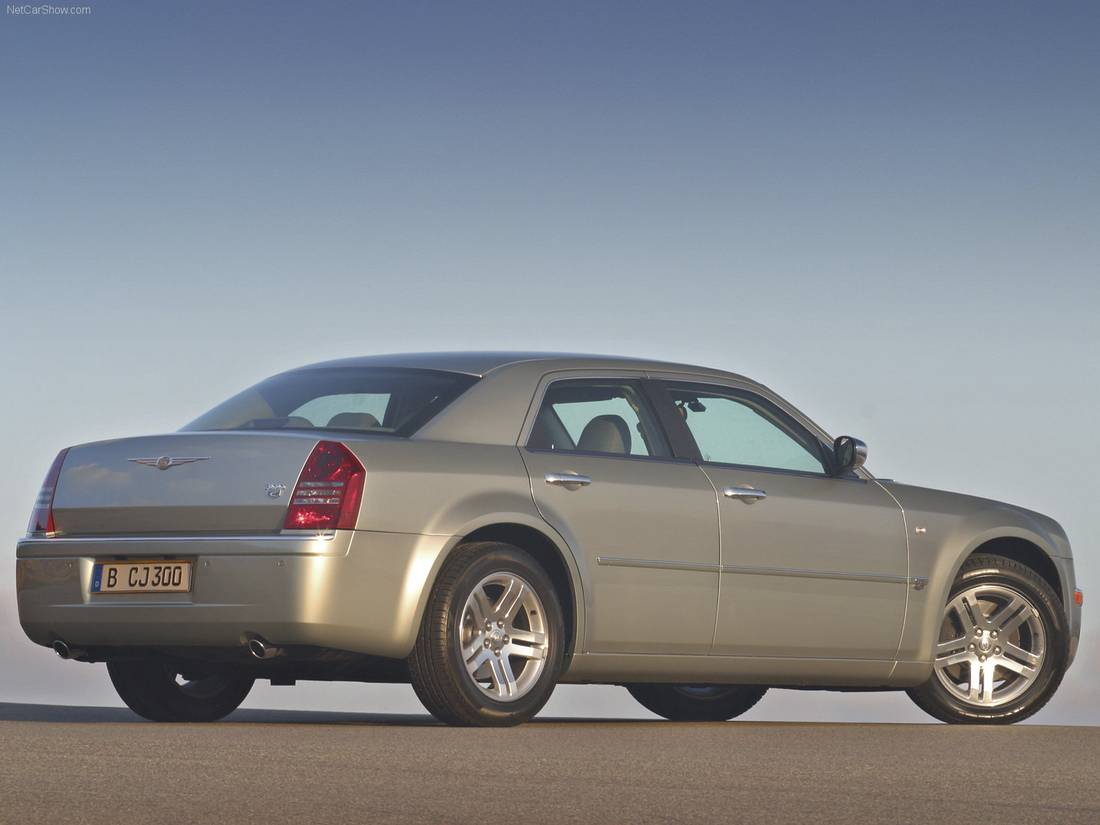 Chrysler-300C-2005-1600-0f.jpg