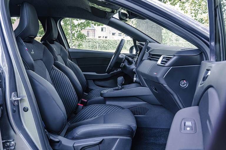 Renault Clio (2023) interior