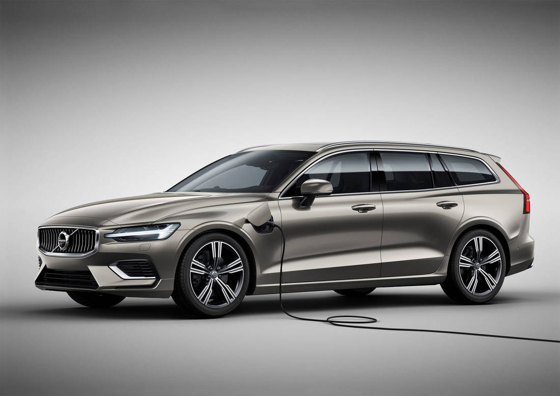 223553 New Volvo V60 exterior