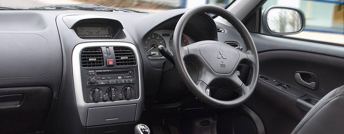 mitsubishi-carisma-interior