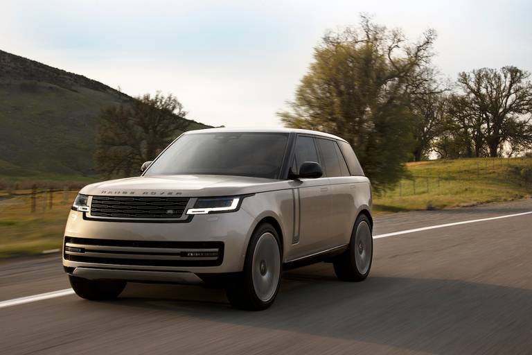 AS24 Range Rover (2022) rijdend, vooraanzicht