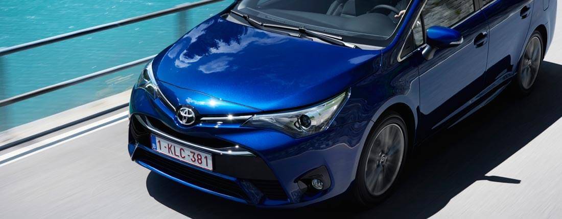 toyota-avensis-verso-l-02