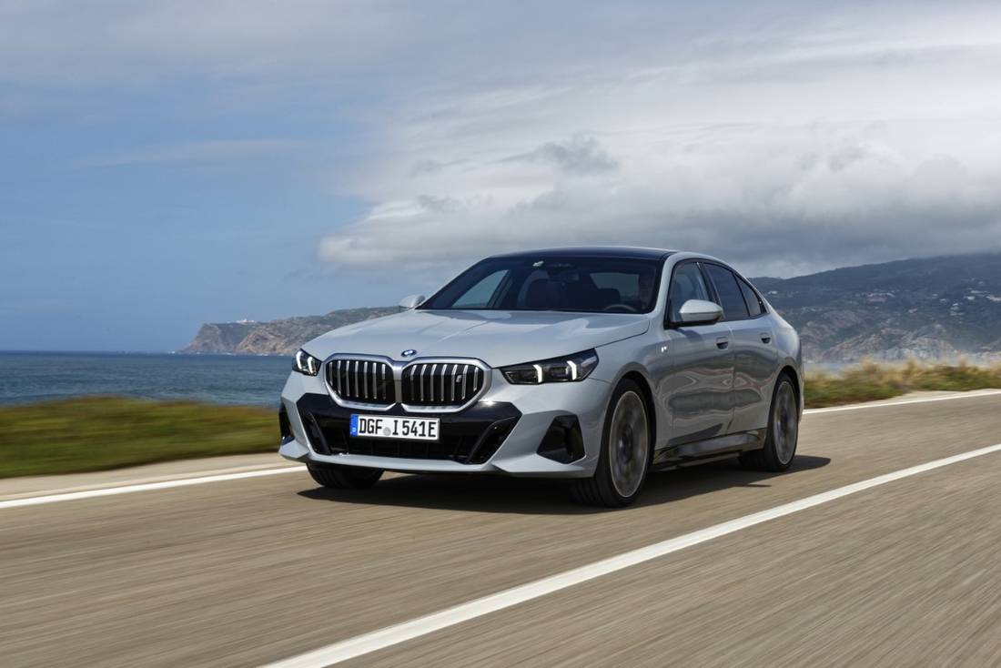 P90522951_highRes_the-bmw-i5-edrive40-