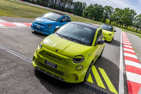 Test: Abarth 500e, elektrische brulkikker (2023)