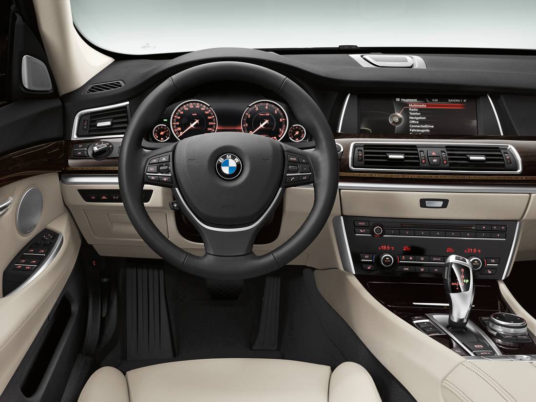 P90118646_highRes_the-new-bmw-5-series.jpg