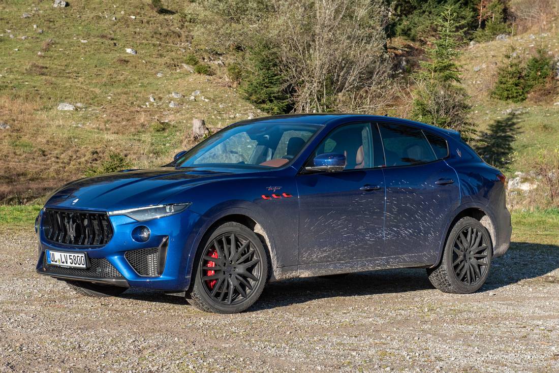 Maserati-Levante-Trofeo-V8-Front-Side