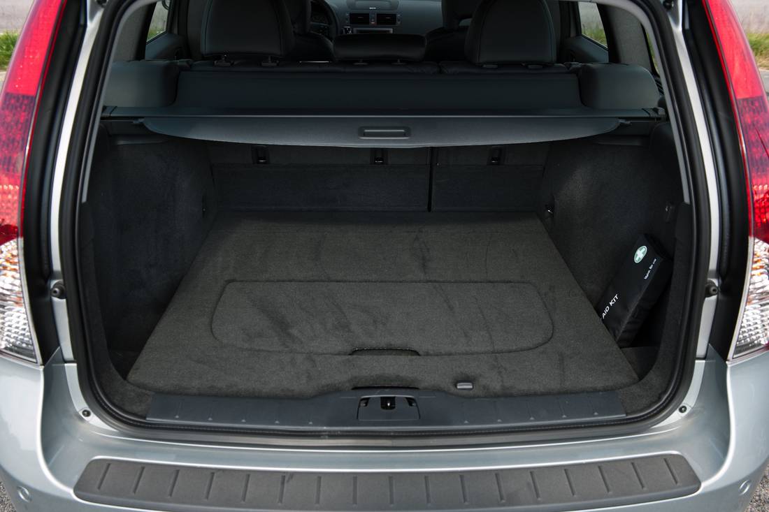 39608_Volvo_V50