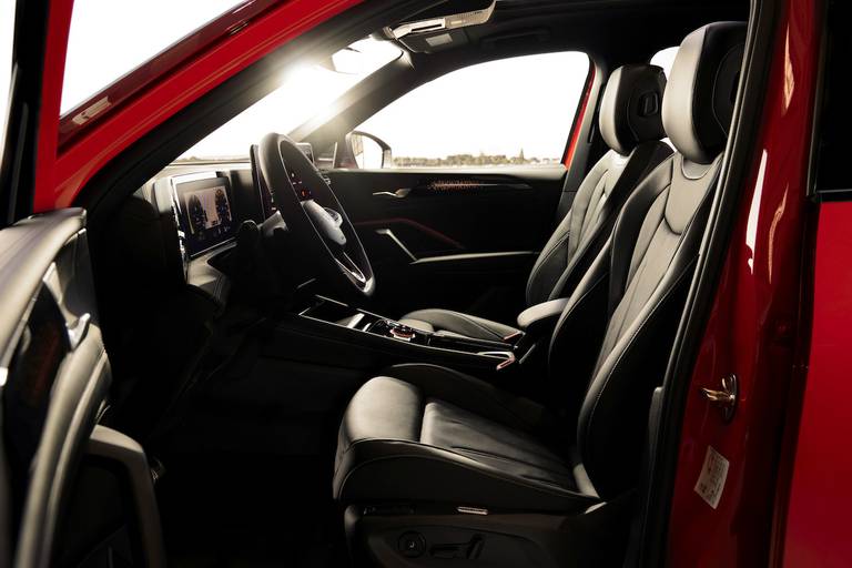 VW Tiguan (2023) interior