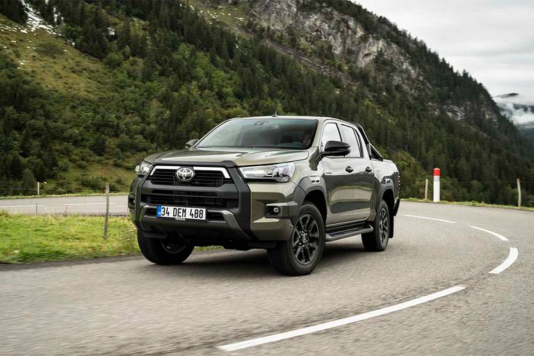 AS24 Toyota Hilux 2021 rijdend voor