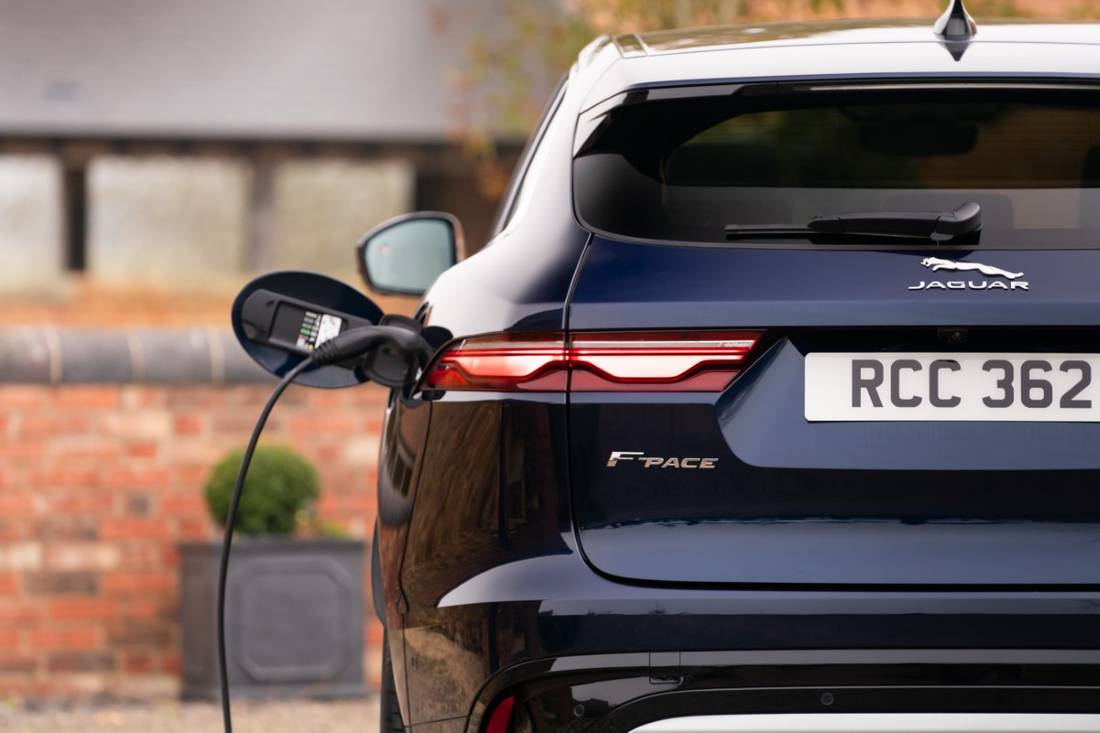 Jag_F-PACE_PHEV_21MY_Portofino_Blue_Charging_100321_5804