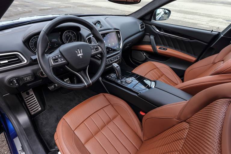 AS24 Ghibli interieur