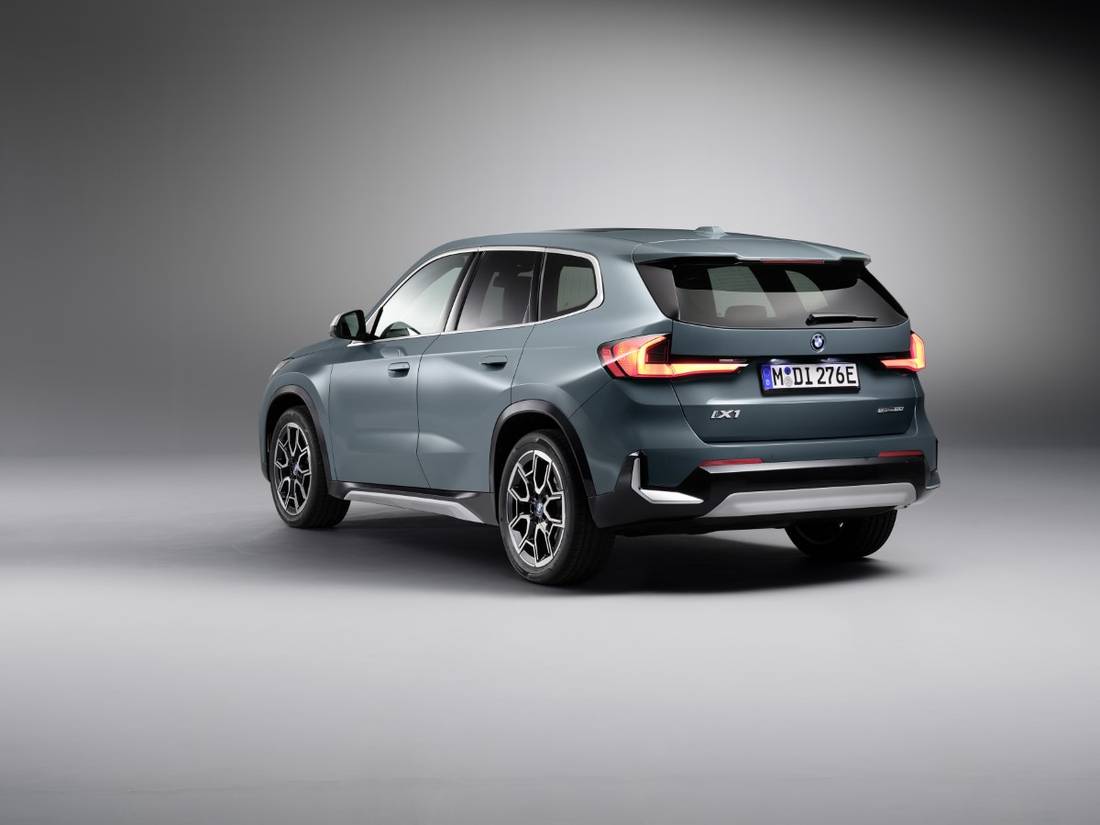 P90520688_highRes_the-all-new-bmw-ix1-