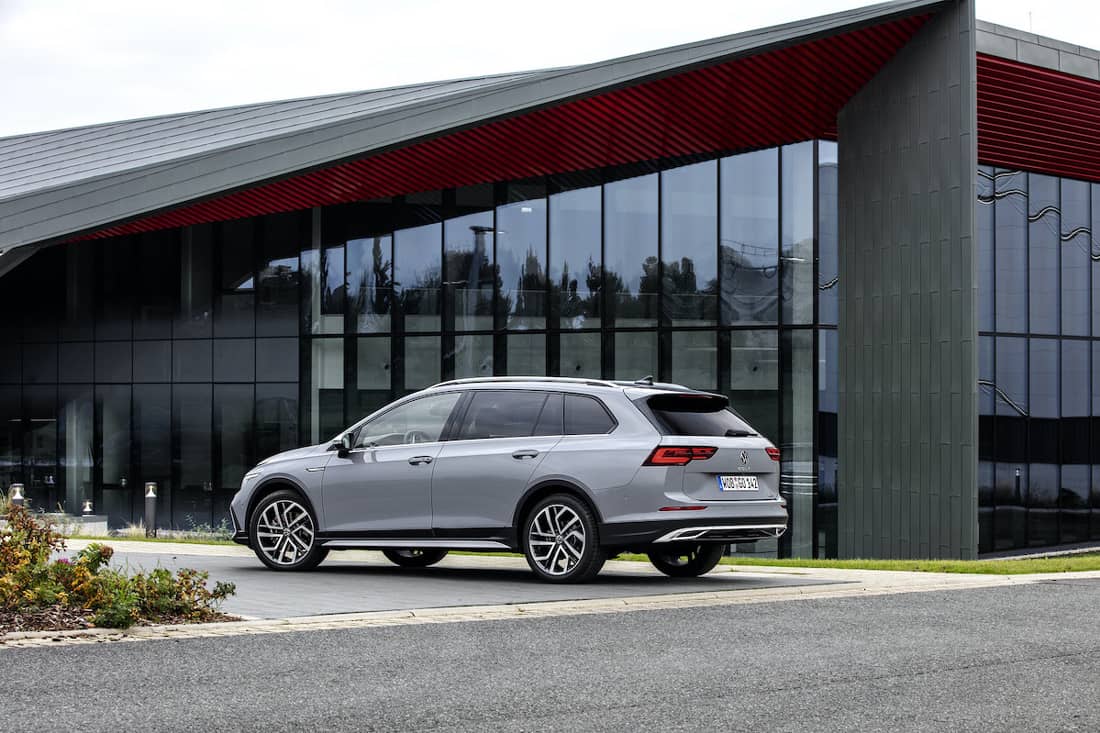 AS24 VW Golf Alltrack 2021 statisch achter