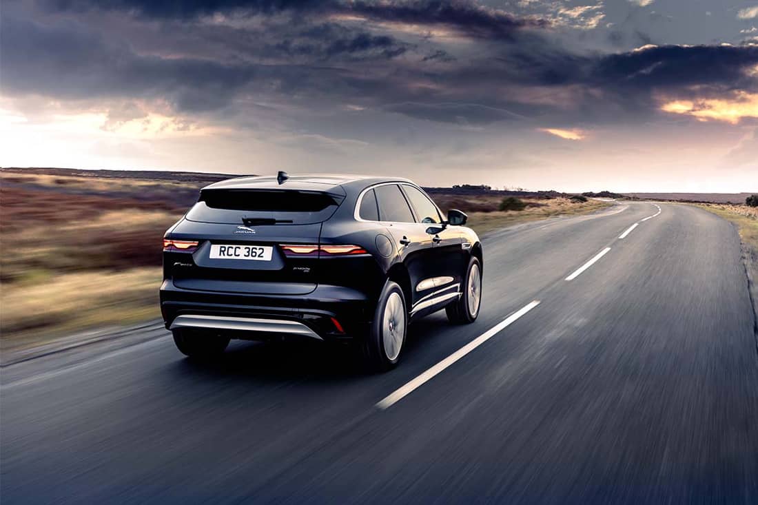 AS24 Jaguar F-Type P400e 2021 rijdend achter