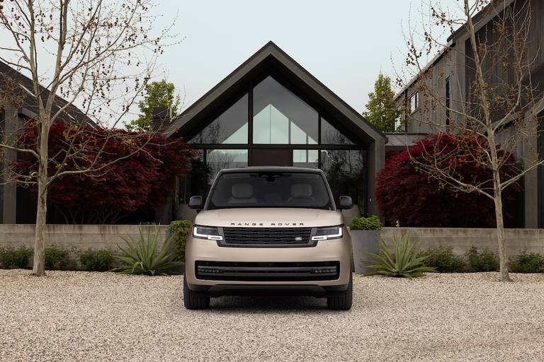 Range Rover P510e (2023) static, front view