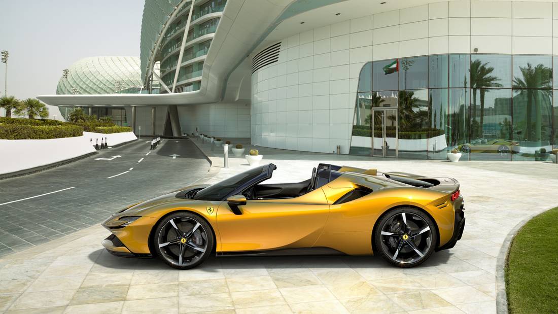 04_SF90_Spider_side