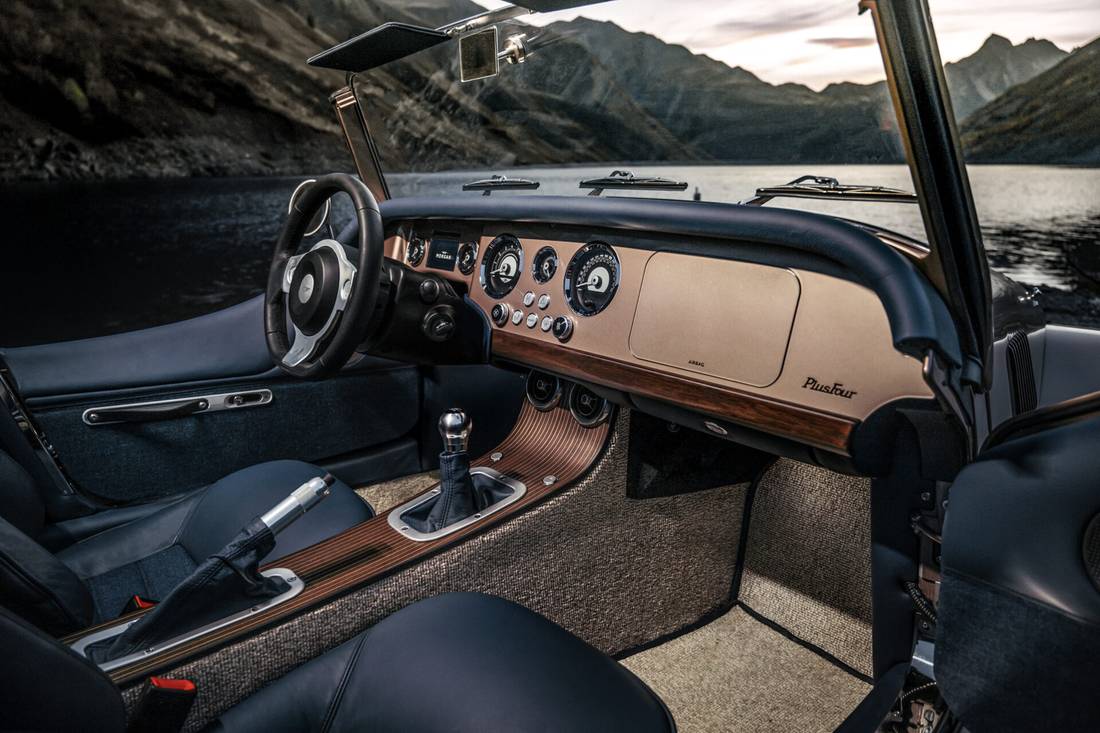 Morgan-Plus-Four-interior-01.jpg