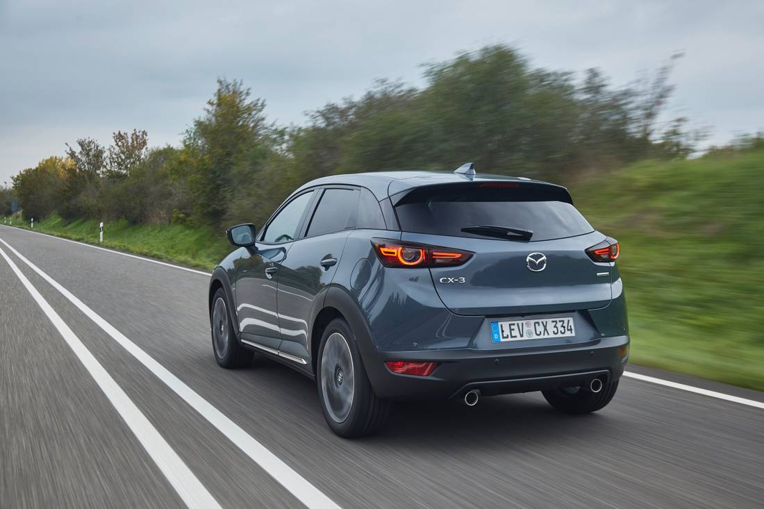 2021-Mazda-CX-3_Polymetal-Grey_Action-1