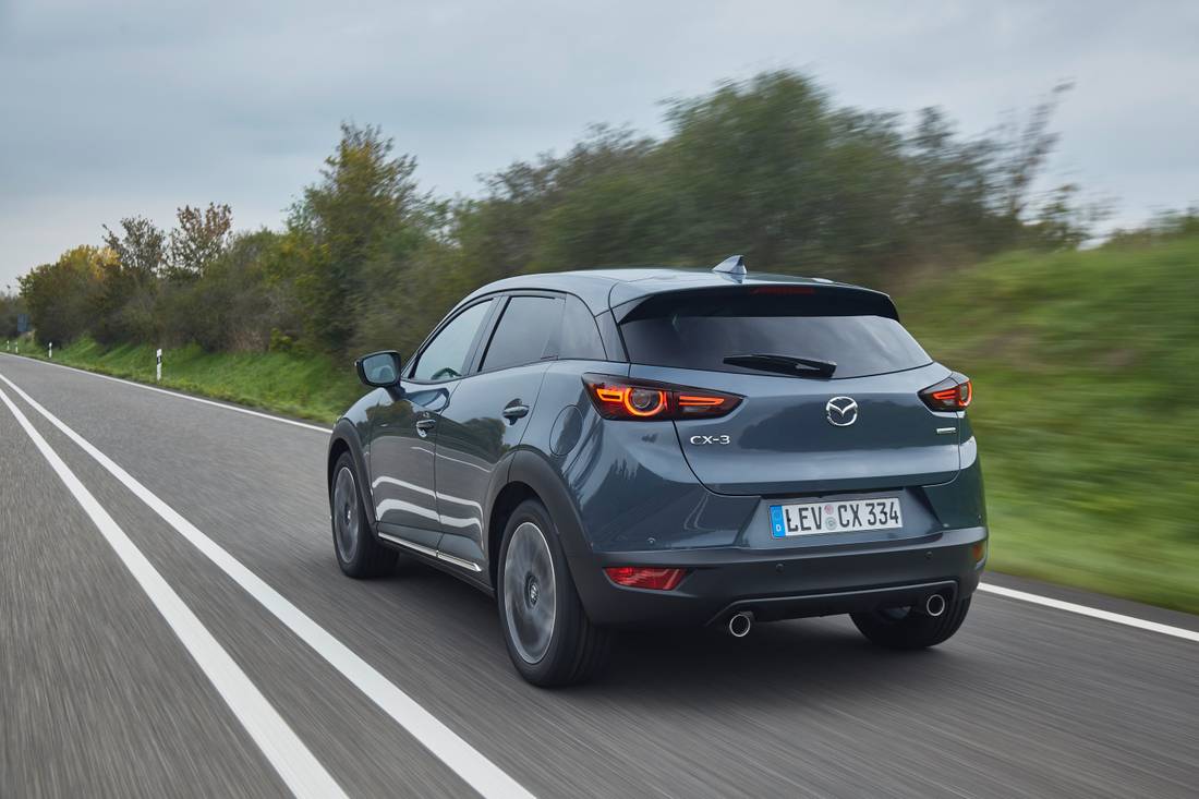 2021-Mazda-CX-3_Polymetal-Grey_Action-1.jpg