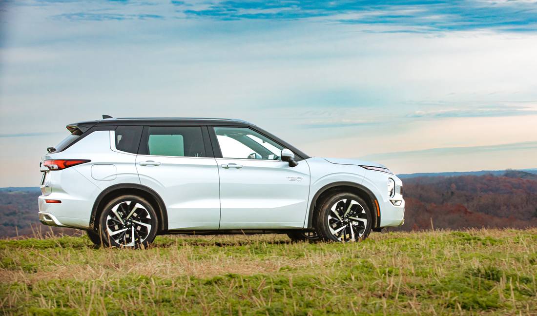 Mitsubishi_OutlanderPHEV_Selects-25-source