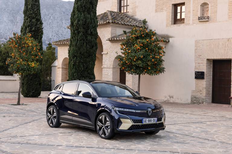 All-New Renault MEGANE E-TECH Electric - Iconic Version - Midnight Blue - Drive tests